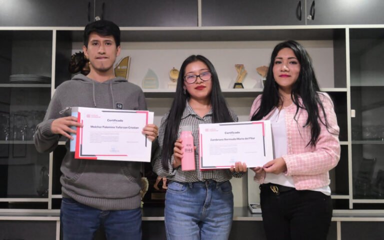 Estudiantes son reconocidos por sus logros en el “Día del Diseño de ...