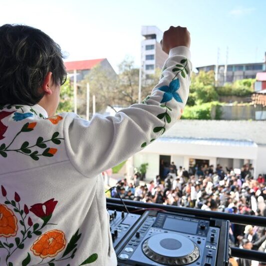 DJ Dansay en bienvenida 2025-I